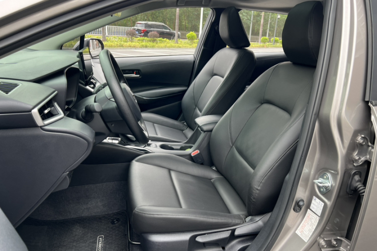 丰田 卡罗拉 2023款 1.8L 智能电混双擎 精英版局部细节19