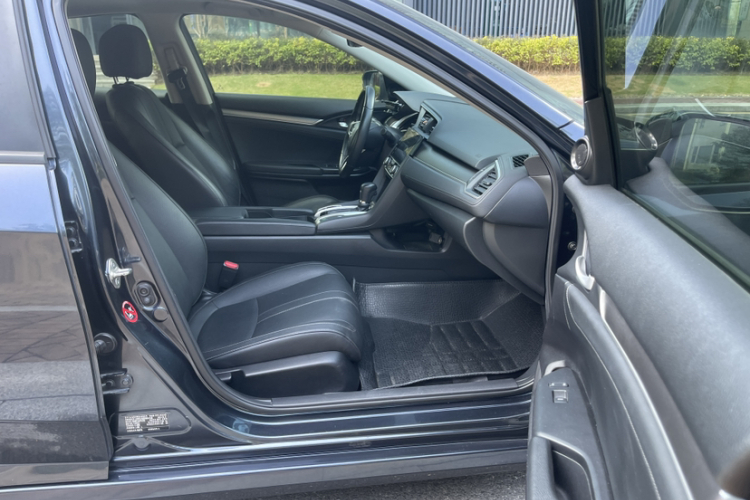 本田 思域 2016款 220TURBO CVT尊耀版局部细节41