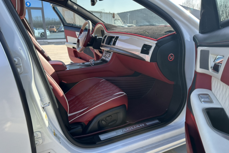 捷豹XF 2015款 XF 2.0T 风华版中控内饰7003