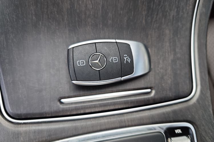 奔驰GLC 2020款 改款 GLC 260 L 4MATIC 动感型中控内饰7013