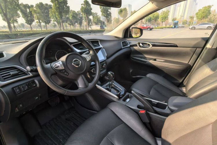 日产 轩逸 2019款 1.6XV CVT智联尊享版 国VI中控内饰7003