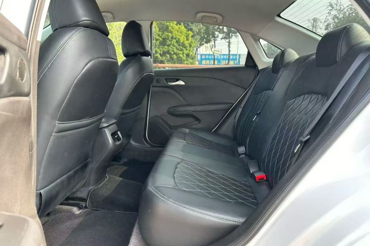 雪佛兰 科鲁泽 2023款 1.5L 双离合乐享版中控内饰7006