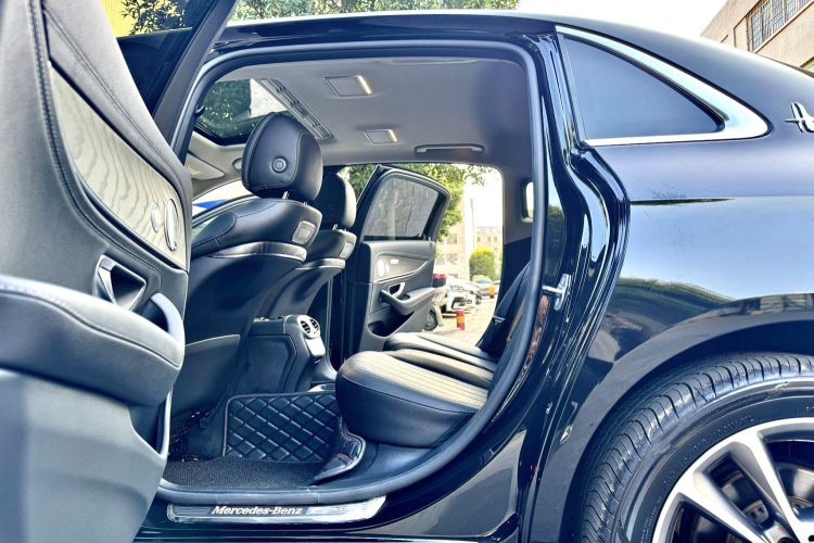 奔驰E级 2019款 E 200 L中控内饰7001