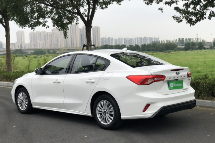 福特 福克斯 2020款 三厢 EcoBoost 180 自动锋潮型车身外观6001