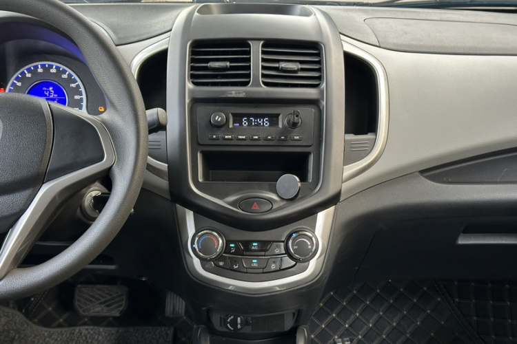 长安欧尚 奔奔E-Star 2021款 国民版 心悦版 磷酸铁锂（31.95kWh）中控内饰7002