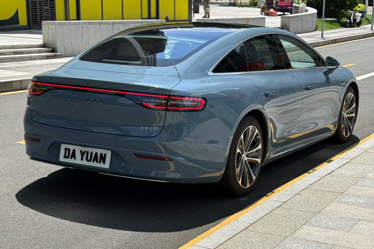 鸿蒙智行 智界S7 2025款 855km Max车身外观6005