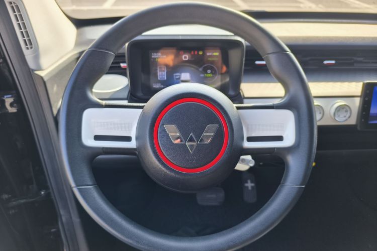 五菱汽车 宏光MINIEV 2022款 GAMEBOY 200km 玩乐款 磷酸铁锂中控内饰7008