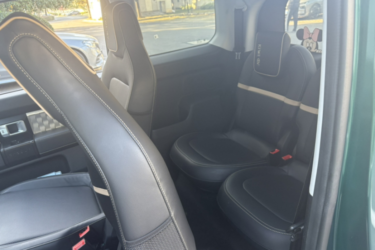 宝骏KiWi EV 2022款 设计师轻享版 三元锂中控内饰7005