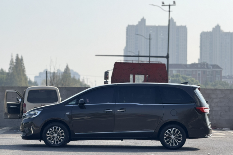 别克GL8 2020款 陆上公务舱 652T 尊贵型车身外观6008