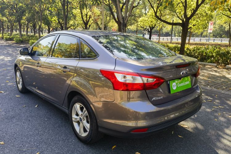 福特 福克斯 2012款 三厢 1.6L 自动风尚型车身外观6005