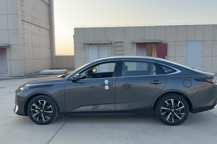 长安 逸动 2025款 蓝鲸 1.5T 500Bar尊贵型车身外观6005