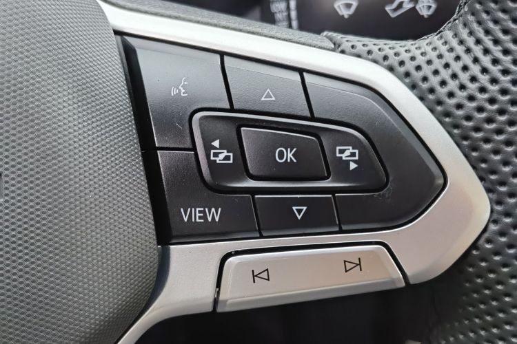 大众 帕萨特 2025款 出众款 380TSI 星空龙腾版中控内饰7002