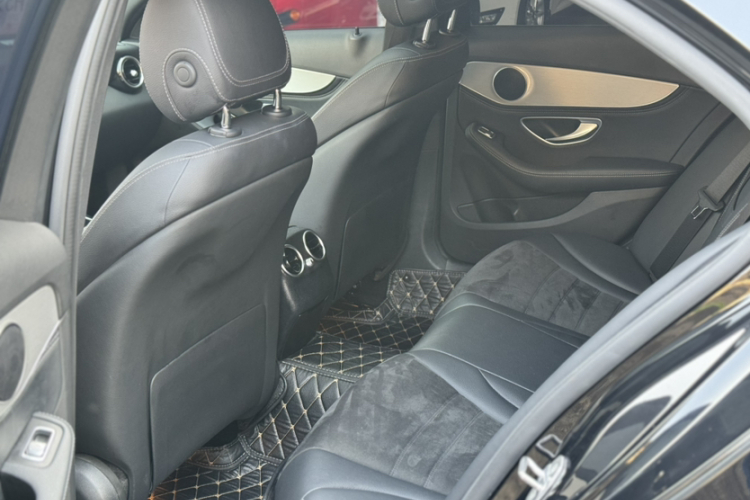 奔驰C级 2017款 改款 C 200 运动版中控内饰7002