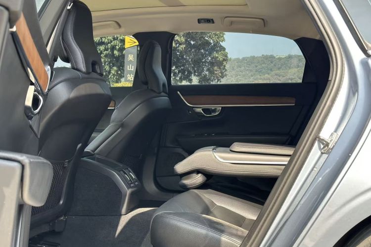 沃尔沃S90 2019款 T5 智逸版中控内饰7003