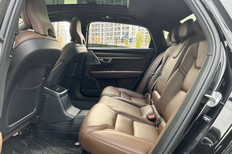 沃尔沃S90新能源 2024款 插电式混动 四驱长续航智雅豪华版中控内饰7003