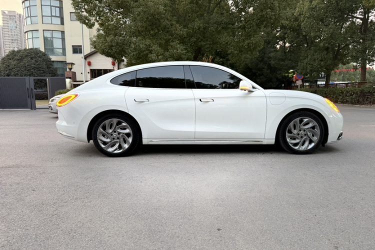 欧拉闪电猫 2022款 555km 尊贵版车身外观6004