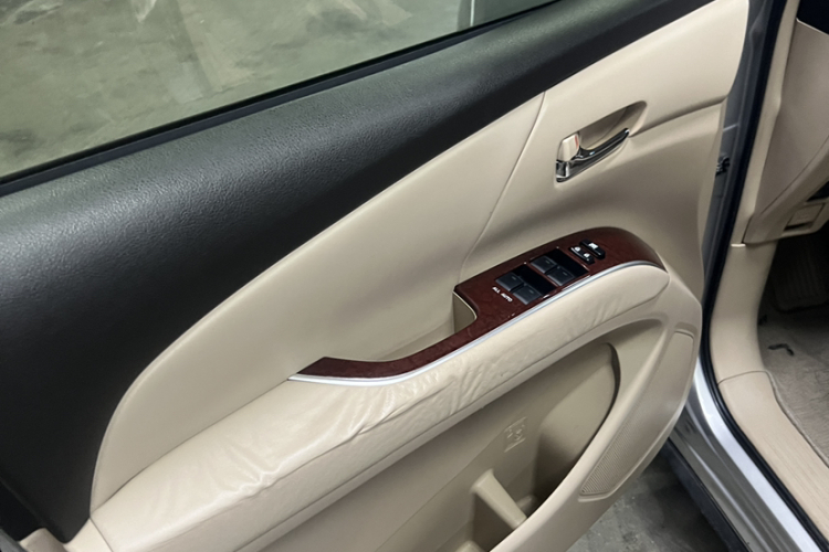 丰田 普瑞维亚 2012款 2.4L 7人座豪华版中控内饰7011