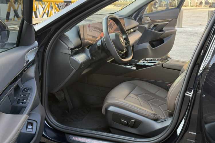 宝马5系 2024款 525Li 豪华套装中控内饰7004