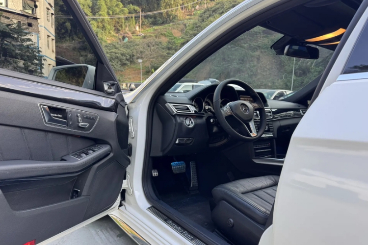 奔驰E级 2015款 E 320 L 运动型局部细节19