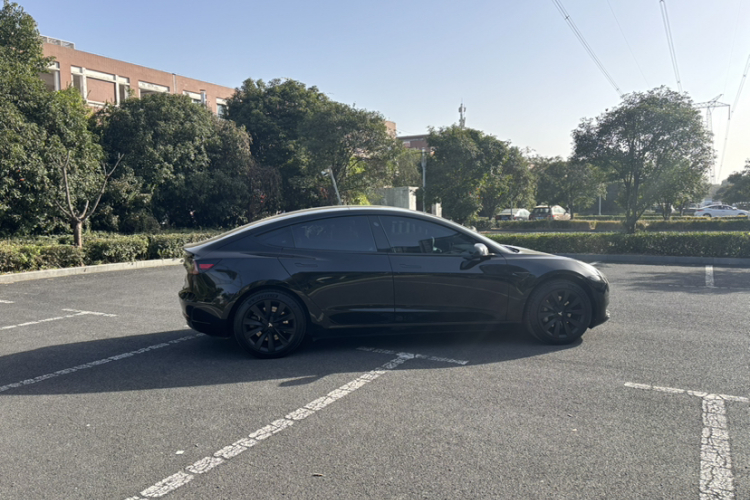 特斯拉 Model 3 2022款 后轮驱动版车身外观6009