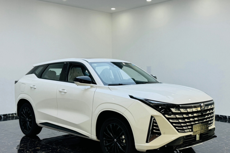 长安UNI-Z新能源 2024款 蓝鲸智电iDD 125km 领先型车身外观6001