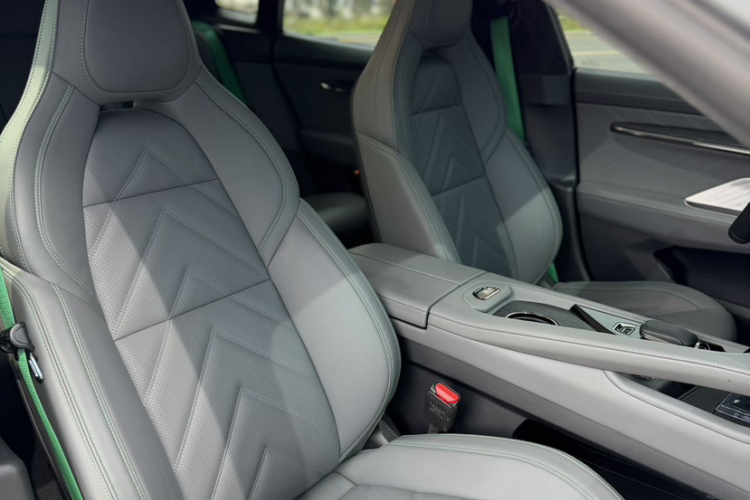 极氪001 2021款 长续航双电机 WE版中控内饰7001