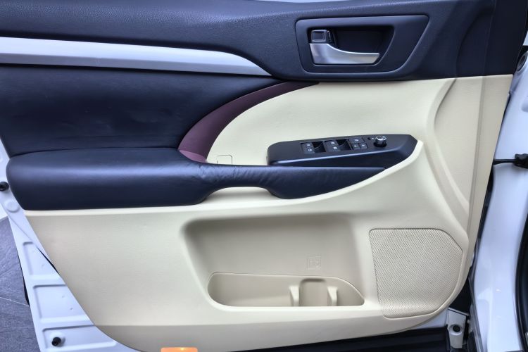 丰田 汉兰达 2015款 2.0T 四驱豪华版 7座中控内饰7008