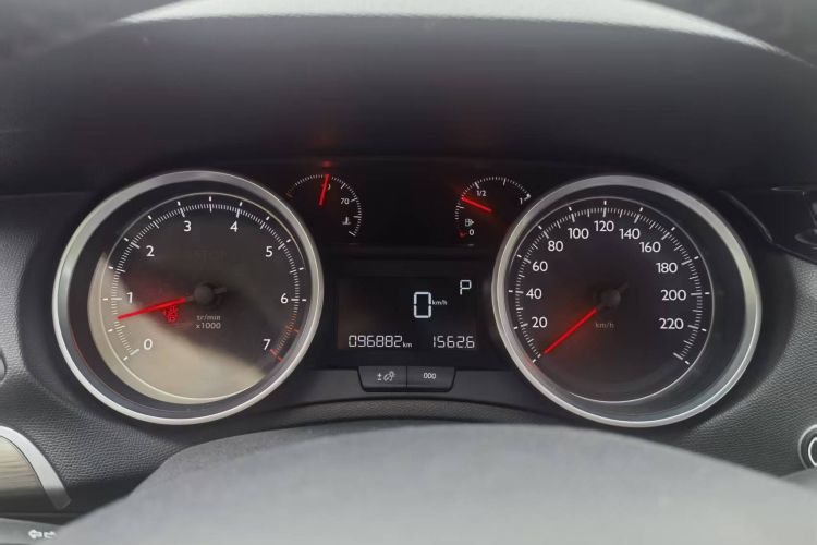 标致408 2016款 1.6T 自动豪华版中控内饰15