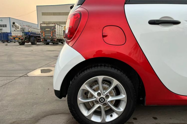 smart forfour 2016款 1.0L 52千瓦灵动版车身外观6010
