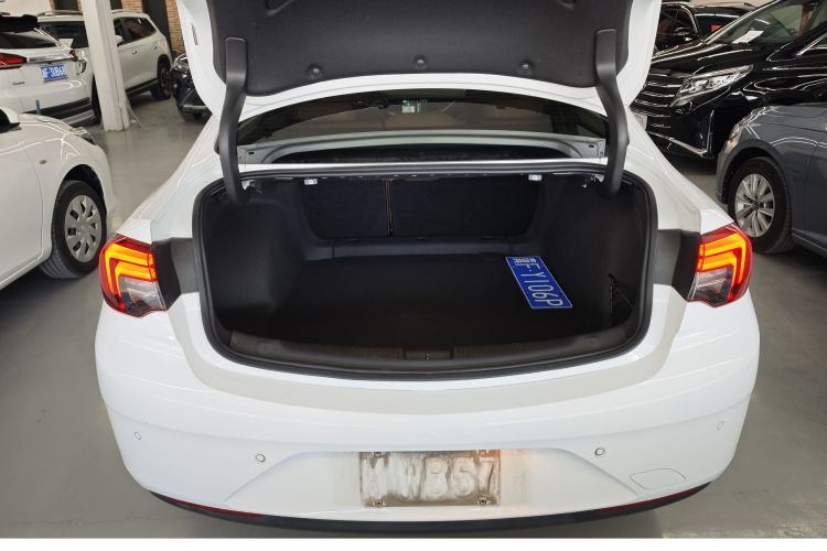 别克 君威 2019款 20T 精英型 国VI中控内饰7001