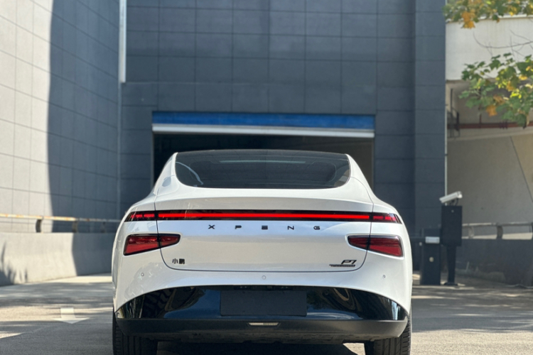 小鹏P7 2024款 P7i 550 Pro车身外观6001