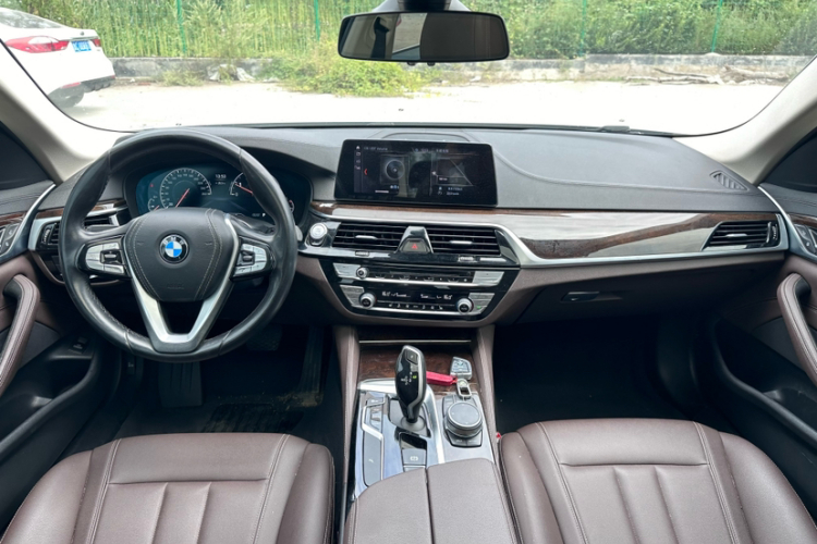 宝马5系 2019款 改款 525Li 豪华套装中控内饰7001