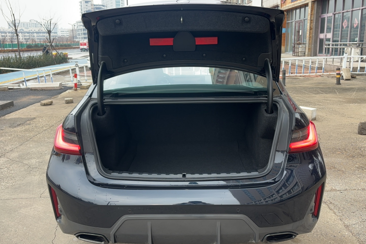 宝马3系 2024款 325i M运动曜夜套装局部细节23