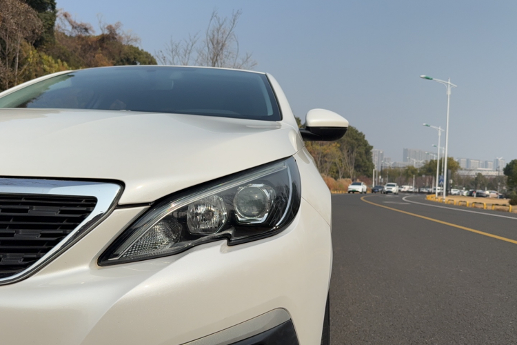 标致308 2016款 1.6L 手动时尚版局部细节36