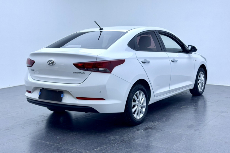 现代 悦纳 2016款 1.4L 自动炫酷版GLS车身外观6005