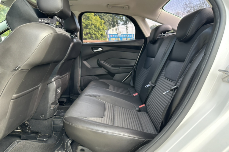 福特 福克斯 2017款 三厢 1.6L 自动风尚型智行版中控内饰7003