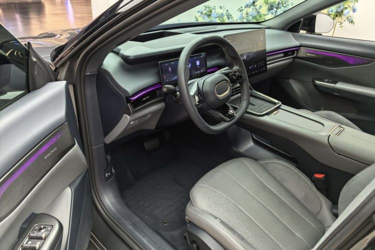 领克07 2024款 EM-P 126长续航 Ultra中控内饰7002