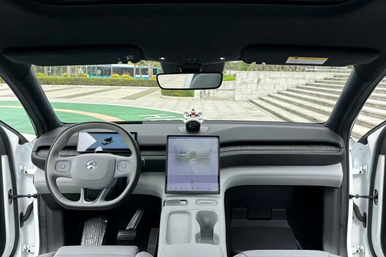 蔚来ES6 2024款 75kWh中控内饰7010