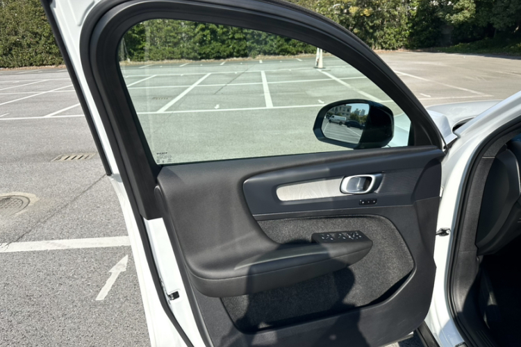 沃尔沃XC40 2024款 B3 智远运动版局部细节9001