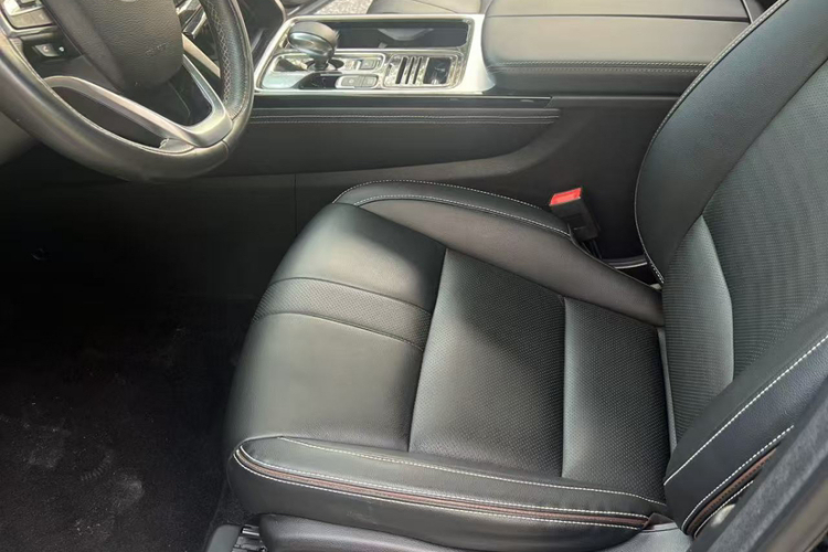 广汽传祺 传祺GS8 2020款 390T 两驱豪华智联版（七座）中控内饰7005