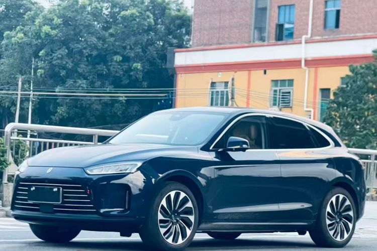 鸿蒙智行 问界M5 2022款 增程四驱性能版车身外观1