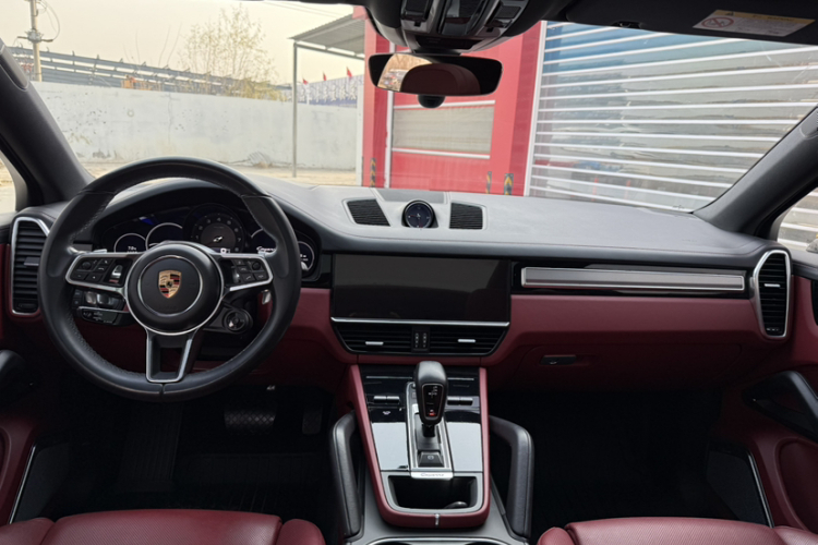 保时捷 2023款 Cayenne Coupé 3.0T 铂金版中控内饰7006
