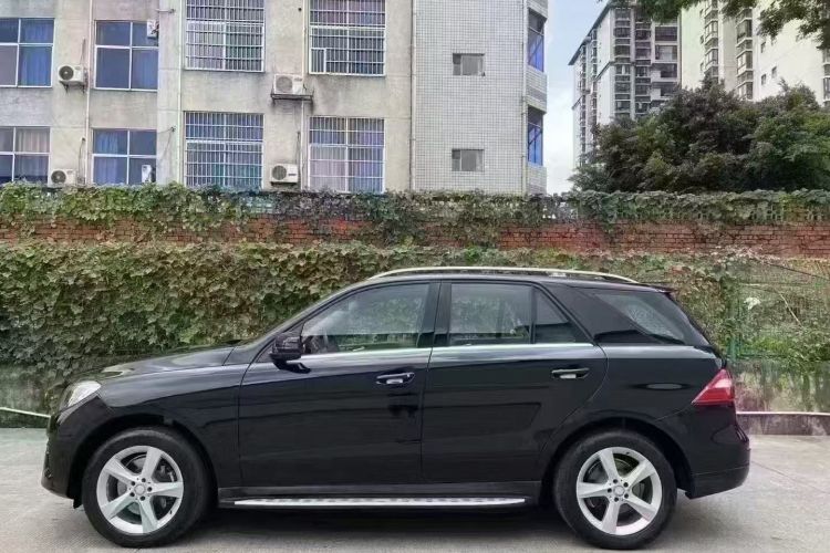 奔驰M级 2014款 ML 400 4MATIC动感型车身外观6002