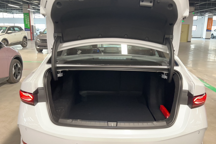 比亚迪 秦PLUS 2025款 DM-i 智驾版 128KM进取型中控内饰7009