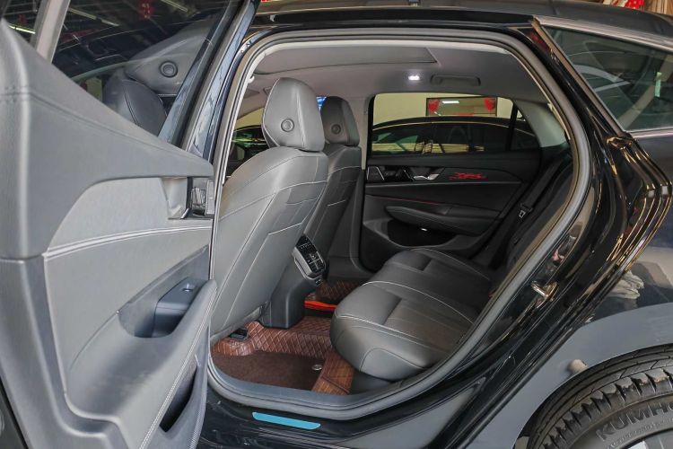 大众 帕萨特 2025款 Pro 380TSI 龙运版中控内饰7004