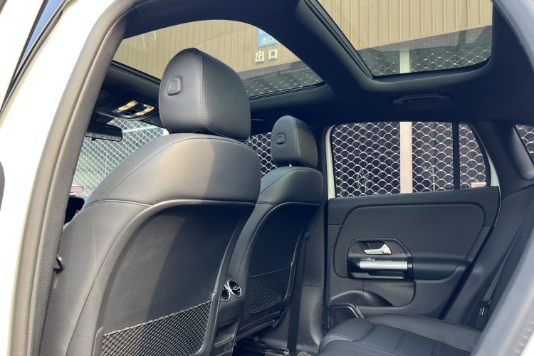 奔驰GLA 2023款 GLA 220中控内饰7002