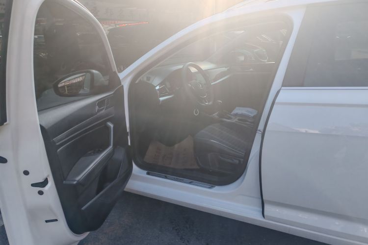 大众 朗逸 2019款 两厢 280TSI DSG舒适版 国VI中控内饰7003