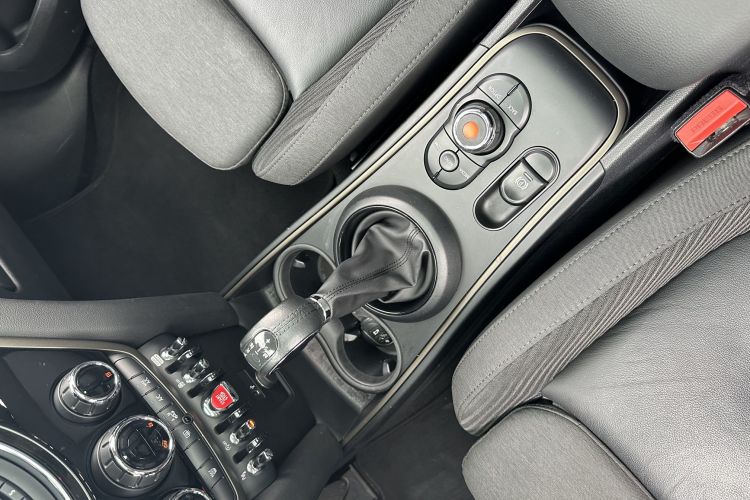 MINI Countryman 2018款 2.0T COOPER S ALL4 经典派中控内饰7011