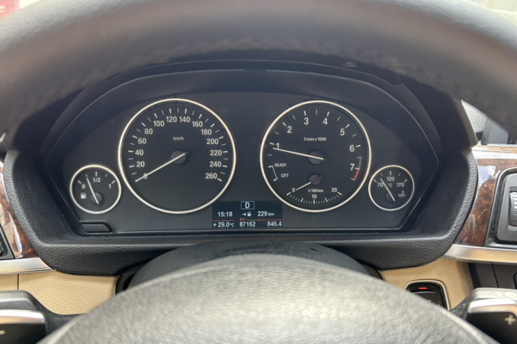 宝马3系 2013款 328Li 时尚型中控内饰15