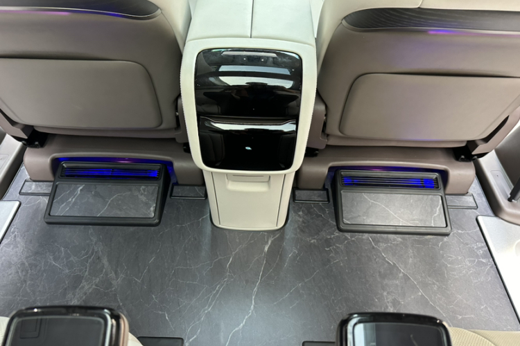 腾势D9 2022款 DM-i 970 四驱旗舰型中控内饰7006